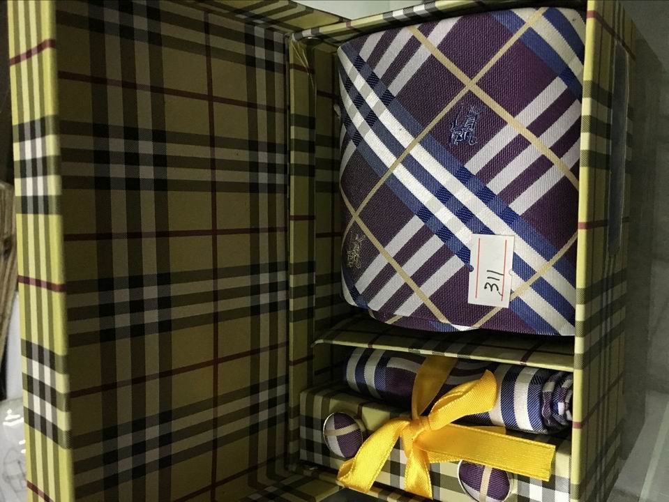 Kit Cravatta Burberry Compeltto Modello 11